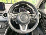 インテリアに合わせたデザインのステアリングは、運転される方のことも考え、運転しやすい形状、大きさです。是非一度、実際に触ってお確かめください。