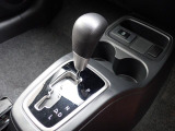 シフトノブはスレがなく、きれいな状態です。いつでも触れる部分がきれいだと大切に乗られていたことが分かりますよ。