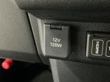 【アクセサリーソケット】12Vの電源は使いやすい位置に装備!用途は様々、スマホの充電やドラレコの電源として役に立ちます♪