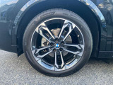 【BMWアロイホイル】軽量かつ強度に拘ったアロイホイル。走行性能ポテンシャルを引き出す設計。車の足元を引き締めてくれる大きなポイントはアロイホイルです。