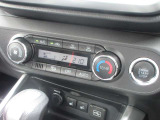 車内を快適に保つフルオートエアコン