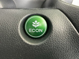 ECONスイッチ操作でエンジンやミッション、エアコンなどを総合的に制御、燃費をよくするようクルマが頑張ります。