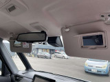 運転席と助手席にはバニティーミラーが装備されております。