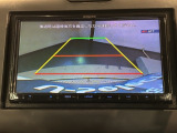 リバースギアに入れるだけで後方の表示へ切り替わります。夜間や雨の日の駐車も楽になりますよ。