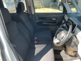 快適に運転できるドライブポジション!運転席シートリフターとチルト&テレスコピック付きステアリングで、女性でも無理のない運転姿勢がとれます。
