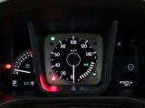 運転時の視界周辺の見やすい位置にメーターをレイアウト。視線の流れを断ち切らない、ストレスフリーで美しい運転動作を可能にします。またマルチインフォメーションディスプレイで、様々な情報が確認できます。