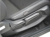 ◆シートハイトアジャスター◆運転席を上下に高さ調節ができます!運転ポジションを体格に合わせてシート調整できます。