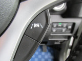 レーンキープアシストで車線をはみ出さないをサポートします。
