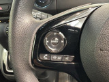 ステアリングにオーディオ操作スイッチが付いています。オーディオ画面に直接タッチしなくても操作が出来ますので、運転に集中できます。