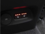 リアシートにもシートヒーターを装備。4席全てで独立した調整が可能です。