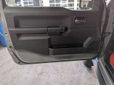 パワーウィンドウのスイッチですよ。運転席に居ながら窓を開け閉めのコントロールできます。