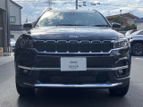 「どこにでも行ける。何でもできる。」Jeepに息づく自由の精神はその素晴らしい性能で、Jeepだから辿り着ける未知なる世界へ誘い心と身体を開放します。