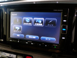 CD、DVD、Bluetooth、AM、FM、スマートフォン接続ができます。