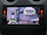 上空から見下ろしているかのように駐車できるアラウンドビューモニター。車庫入れや縦列駐車に役立ちます。