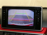 バックモニターで、後方を確認しながら安心して駐車することができます。運転初心者も熟練者も必須の機能ですよ!