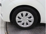 トヨタ純正ホイールキャップを装着♪シンプルで落ち着いたデザインが、車全体にすっきりとした印象を与えています(^^♪