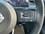 【プロパイロット】高速道でアクセル・ブレーキ・ハンドルをアシスト。運転の負担を軽減します。