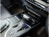 電動パーキングブレーキを装備しておりブレーキホールド機能付きです