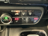 運転席と助手席には寒い時期に大活躍のシートヒーター付です。