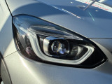 【LEDヘッドライト】省電力で長寿命の明るく運転しやすいLEDヘッドランプです。明るく照らすので暗い夜道からお客様を守ってくれます。
