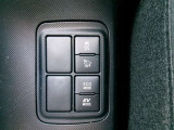 ハイブリッド車は静かなので、歩行者が車の接近に気づきにくく、低速時にはバンパー内から電子音で歩行者に気づいてもらえるような疑似音が出ます!