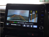 ◆リアカメラdeあんしんプラス◆駐車場をバックで出るときなど、リアワイドカメラの映像から危険を検知。走行中のさまざまな危険回避をサポートします!