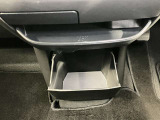 【インストセンターロアボックス】CDなどが収納できる格納式のボックス!