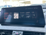 車両の頭脳といっても過言ではない『iDrive・システム』。オーディオ・ハンズフリー・ナビゲーションはもちろん、車両状況・操作説明まで確認する事ができます。