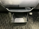 【インストセンターロアボックス】CDなどが収納できる格納式のボックス!