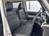 ゆったりとした運転席廻りです。