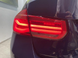 安心のBMW認定中古車は100項目の箇所を徹底的にチェック致します。機械的な箇所や電気系、コンピューターなどをご納車前に点検し、交換基準に達した部品は全て新品に修理返品した後にご納車致します。