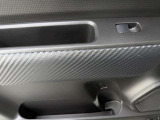 パワーウィンドウのスイッチですよ。運転席に居ながら窓を開け閉めのコントロールできます。