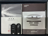 スマートキーは鍵をバッグに入れたままでもドアロックの開閉やエンジンのON・OFFができます。夜間や雨の日も鍵を探さなくて良いので便利です。