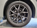 BMW純正アルミホイールです。納車時にはアルミホイールコーティングも承っております!是非ご検討下さいませ。