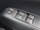 運転席からも操作可能な全席パワーウィンドウが装備されています。