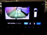 バックカメラの画像です。ガイドラインがスムースな車庫入れをサポートいたします。車庫入れの安心感がアップしますね。