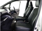 高いホールド性で運転姿勢が安定します。長距離ドライブでも疲れにくいのが魅力です。快適なドライビングライフをお送りください♪