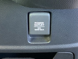 アクセサリーソケットを装備。車内アクセサリーの電源として便利です。
