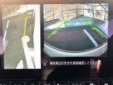 左前タイヤ付近の映像でドライバーの死角を補助。発進低速時の障害物、溝等の確認が出来ます。