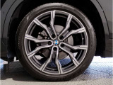 BMW純正アルミホイールです。納車時にはアルミホイールコーティングも承っております!是非ご検討下さいませ。