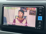 テレビ番組を画面で楽しめる装備です。お出かけ先で停車してひと息つく時間にも活用でき、画面上に番組内容が表示されるので、くつろぎのひとときを過ごせます。