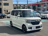 ハロゲンより明るく、より遠くまでさらなる安心感のあるLEDヘッドライトを採用。点灯忘れも防止できるオートライトコントロール機構付きです。