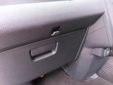 ちょっとした荷物がかけられるフック付き。