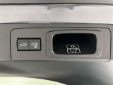 パワーバックドア付き車両です。