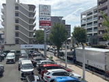 大阪北摂・東部中心のトヨタモビリティ新大阪14店舗・常時約600台の在庫よりお選びいただけます。
