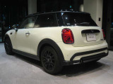 現車確認のご来店予約等もお待ちいたしております。お気軽にTEL 0078-6002-369993(無料)MINI一宮まで。