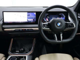 納車前にドイツ本社と同様の教育、訓練を受けたメカニックが100項目に及ぶ箇所を厳しくチェック。不具合箇所や交換基準に達していれば純正部品を使用して整備し、ご納車致します。