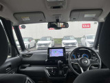 視界広々で運転しやすいインパネ