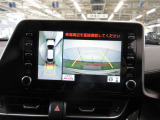 車両を上から見たような映像をナビ画面に表示するパノラミックビューモニターが付いています。