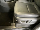 パワーシート搭載。微妙な調整が手軽にでき、ピッタリなポジションで運転することが可能です。